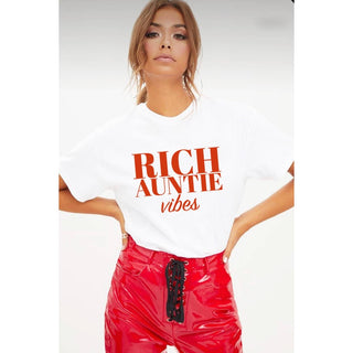 Polar bee - RICH AUNTIE VIBES GRAPHIC WOMEN TEE: WHITE
